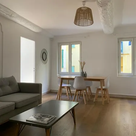 Superbe 3 Pieces Situe Dans Le Vieux-nice